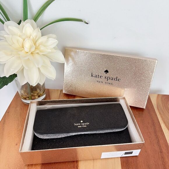 NWT Kate Spade Glimmer Boxed Medium Flap Wristlet - Picture 3 of 10